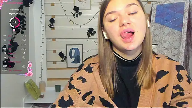 Snapshot of Josephine_Kiss chatting on October 31, 9:21 am Josephine Kiss online show from October 31, 9:21 am