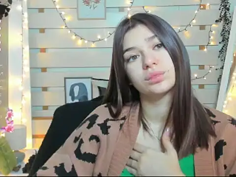 Snapshot of Josephine_Kiss chatting on December 19, 1:29 pm Josephine Kiss online show from December 19, 1:29 pm