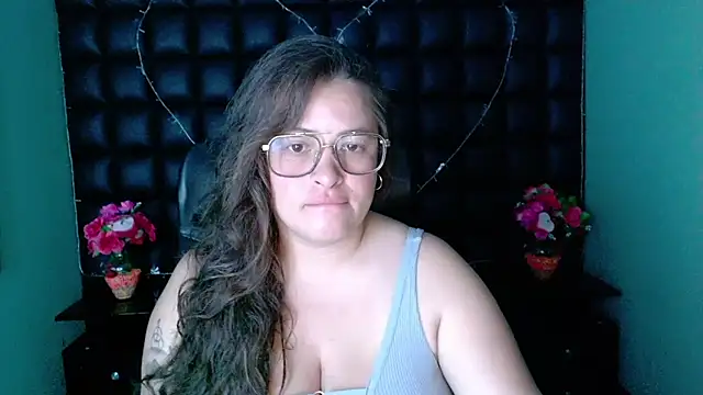 Snapshot of SaraThomso chatting on December 27, 3:20 am SaraThomso online show from December 27, 3:20 am