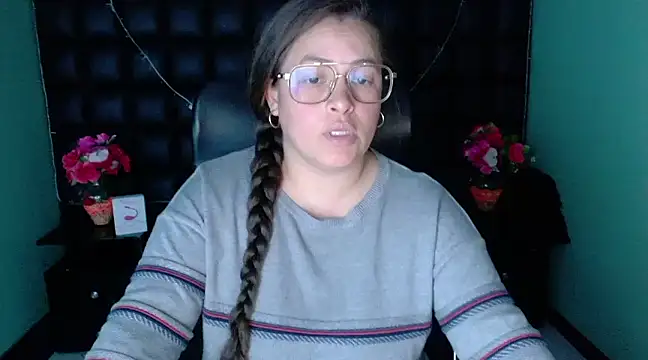 Snapshot of SaraThomso chatting on December 28, 5:55 am SaraThomso online show from December 28, 5:55 am