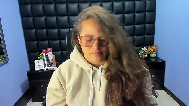 SaraThomso online show from January 9, 2:42 pm