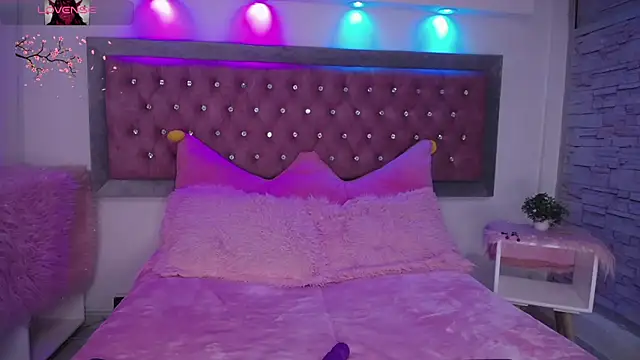 Snapshot of Tifanny_Sweett chatting on December 11, 11:00 pm Tifanny Sweett online show from December 11, 11:00 pm