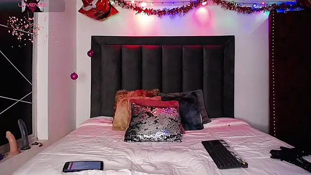 Snapshot of Tifanny_Sweett chatting on December 18, 4:53 am Tifanny Sweett online show from December 18, 4:53 am