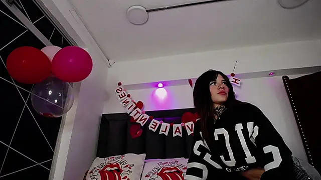 Snapshot of Tifanny_Sweett chatting on February 13, 4:32 am Tifanny Sweett online show from February 13, 4:32 am