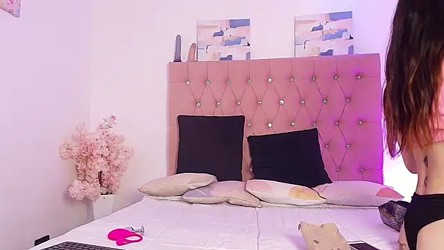 Snapshot of Tifanny_Sweett chatting on September 24, 1:58 pm Tifanny Sweett online show from September 24, 1:58 pm