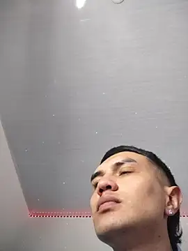 Snapshot of Tifanny_Sweett chatting on November 23, 1:49 am Tifanny Sweett online show from November 23, 1:49 am