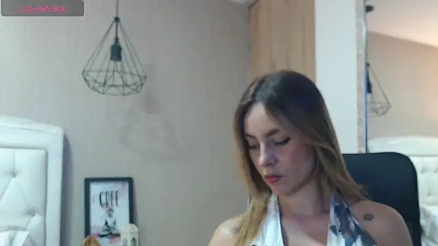 Snapshot of Samantha_buny chatting on July 12, 5:09 am Samantha buny online show from July 12, 5:09 am