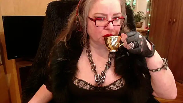 Snapshot of Miss_Tress chatting on December 17, 6:31 pm Miss Tress online show from December 17, 6:31 pm