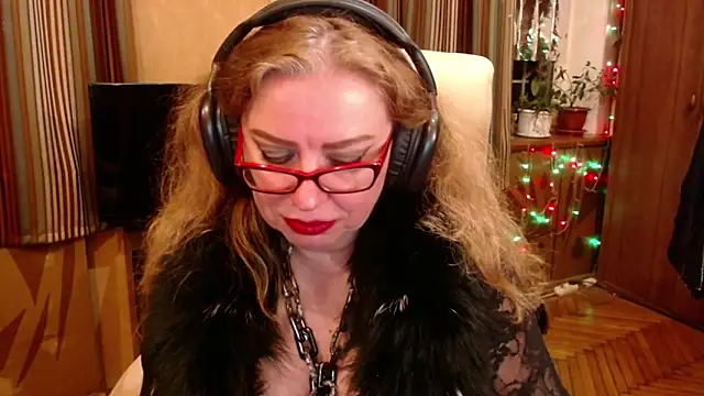 Snapshot of Miss_Tress chatting on May 20, 10:38 pm Miss Tress online show from May 20, 10:38 pm
