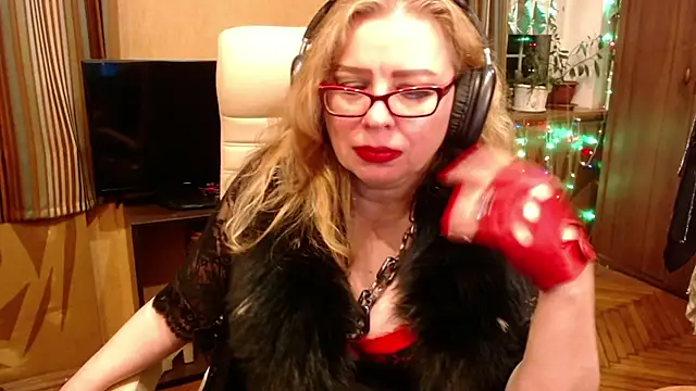 Snapshot of Miss_Tress chatting on June 6, 9:41 pm Miss Tress online show from June 6, 9:41 pm
