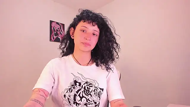 Snapshot of valent_27 chatting on December 5, 1:03 am valent 27 online show from December 5, 1:03 am