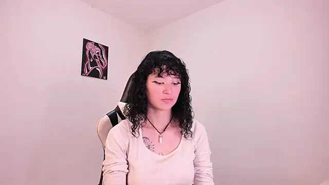 Snapshot of valent_27 chatting on December 21, 1:35 am valent 27 online show from December 21, 1:35 am