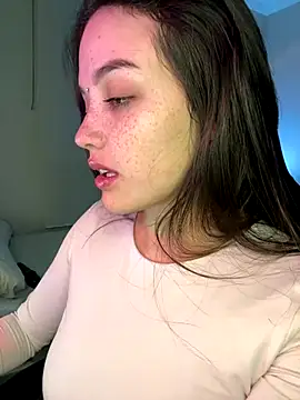 Snapshot of MisFrekcles_ chatting on December 6, 8:59 am MisFrekcles online show from December 6, 8:59 am