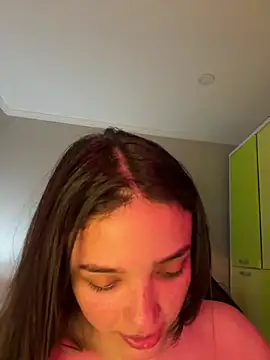 Snapshot of MisFrekcles_ chatting on February 1, 12:37 pm MisFrekcles online show from February 1, 12:37 pm