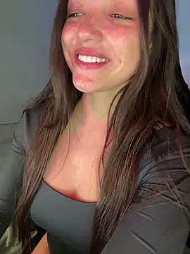 Snapshot of MisFrekcles_ chatting on March 6, 9:14 am MisFrekcles online show from March 6, 9:14 am