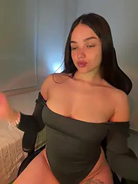 Snapshot of MisFrekcles_ chatting on March 21, 9:23 am MisFrekcles online show from March 21, 9:23 am