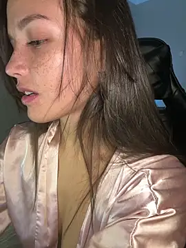 Snapshot of MisFrekcles_ chatting on October 14, 9:21 am MisFrekcles online show from October 14, 9:21 am