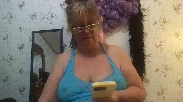 Snapshot of musclebooty70 chatting on January 19, 3:18 am musclebooty70 online show from January 19, 3:18 am