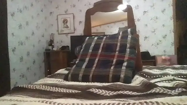 Snapshot of musclebooty70 chatting on February 5, 12:53 am musclebooty70 online show from February 5, 12:53 am