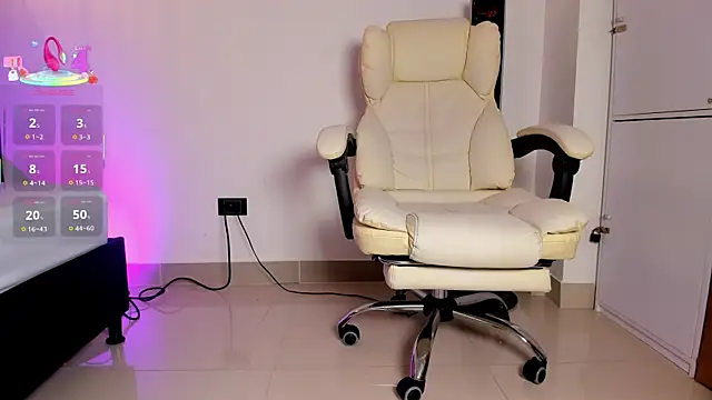 AllisonRoberts  online show from October 6, 7:44 pm