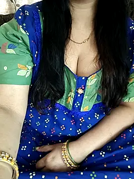 cuteyqueen online show from February 9, 5:11 am