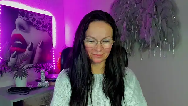 HelenLuxx online show from January 19, 2:54 pm