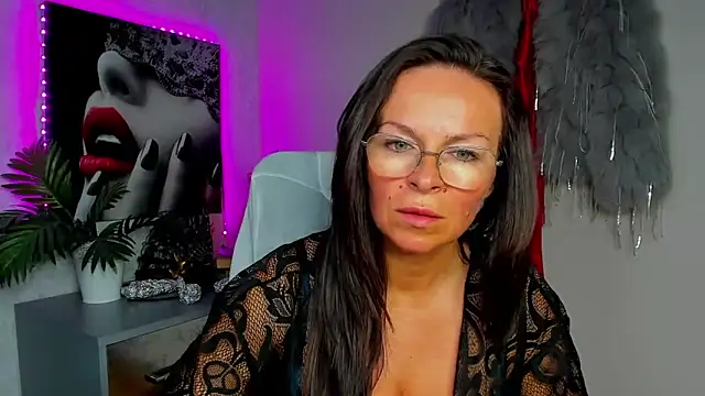 HelenLuxx online show from May 31, 6:31 am