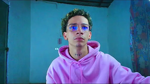 Snapshot of mateodeamjo chatting on February 6, 12:19 pm mateodeamjo online show from February 6, 12:19 pm