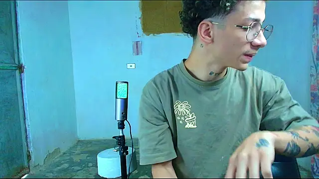 Snapshot of mateodeamjo chatting on February 7, 1:48 pm mateodeamjo online show from February 7, 1:48 pm