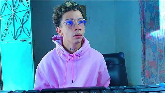 Snapshot of mateodeamjo chatting on February 11, 12:43 pm mateodeamjo online show from February 11, 12:43 pm