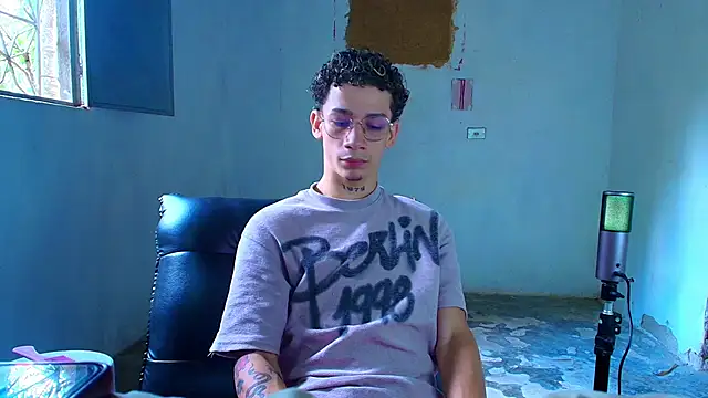 Snapshot of mateodeamjo chatting on February 14, 5:21 pm mateodeamjo online show from February 14, 5:21 pm