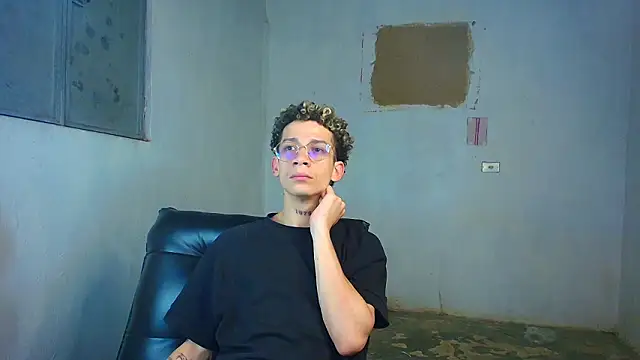 Snapshot of mateodeamjo chatting on February 24, 5:27 am mateodeamjo online show from February 24, 5:27 am