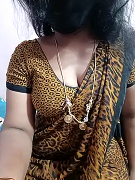 Snapshot of louise92 chatting on June 15, 5:42 am louise92 online show from June 15, 5:42 am