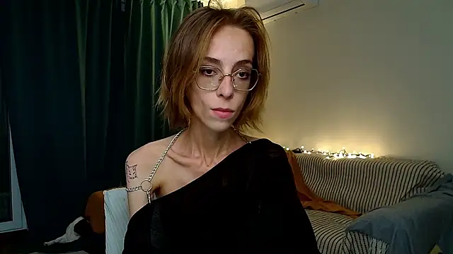 amber quell here online show from June 1, 5:03 pm