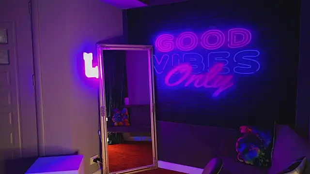 AriaVoss online show from December 29, 11:29 pm