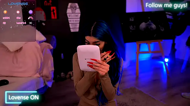 AriaVoss online show from October 29, 10:33 pm