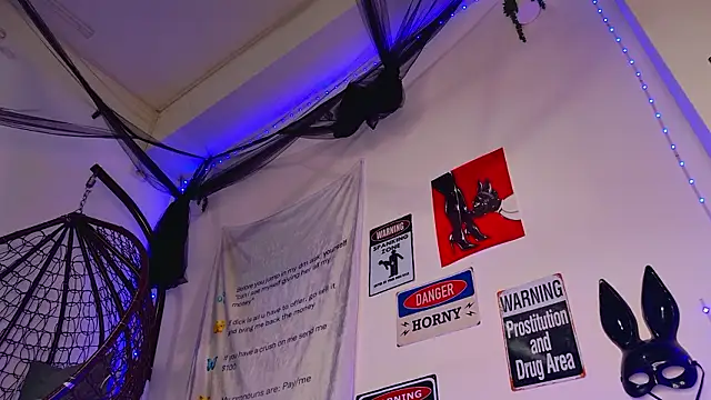 AriaVoss online show from March 13, 9:21 pm