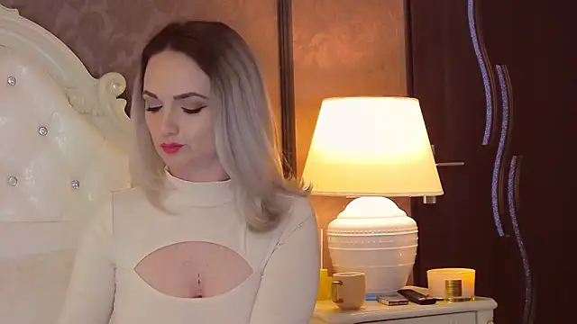 EllianaReese online show from March 12, 6:29 am