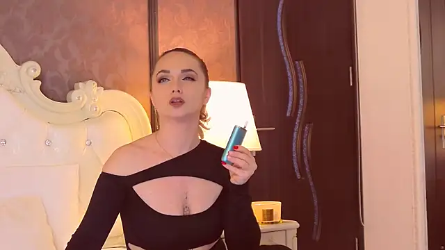 EllianaReese online show from March 22, 5:49 am