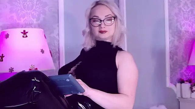 EllianaReese online show from January 17, 3:06 pm