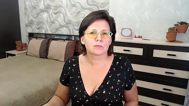 VitaCharm online show from December 6, 7:45 pm