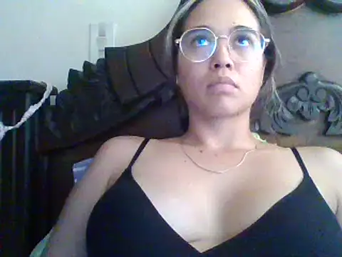 trianabell online show from February 5, 7:31 pm