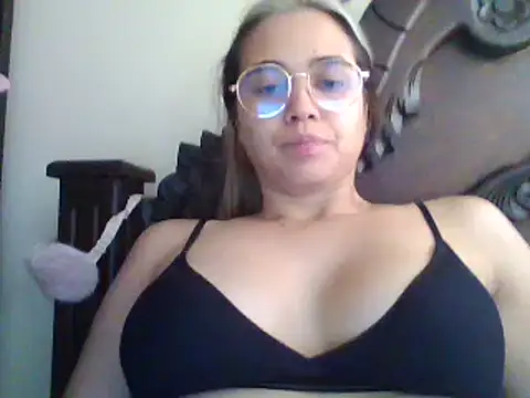 trianabell online show from February 14, 5:03 pm