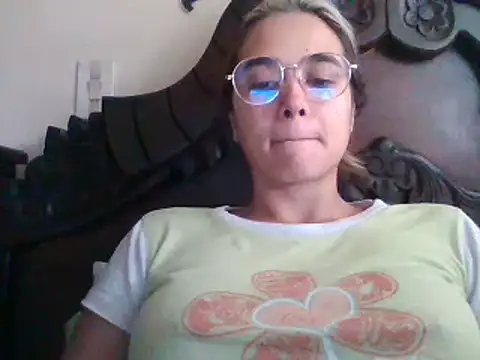 trianabell online show from February 17, 3:42 pm