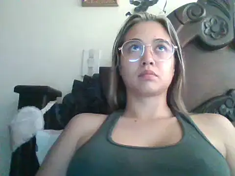 trianabell online show from February 25, 4:21 pm