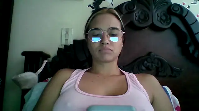 trianabell online show from September 8, 4:39 pm