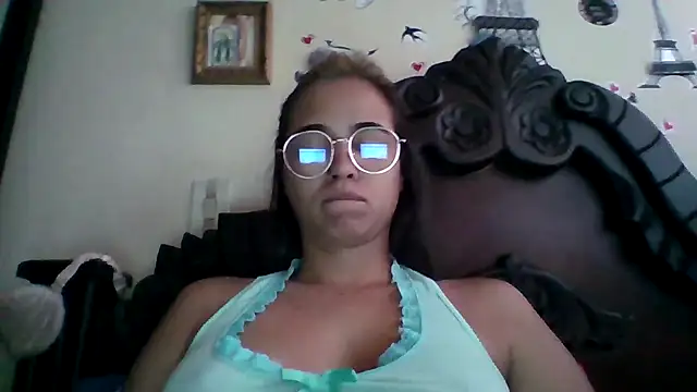 trianabell online show from September 15, 3:23 pm