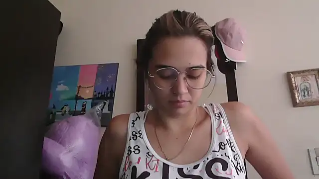 Snapshot of trianabell chatting on April 20, 4:10 pm trianabell online show from April 20, 4:10 pm