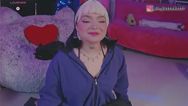 sensualkattt online show from December 14, 3:39 pm