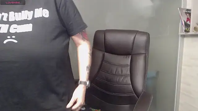 Snapshot of BustyAllyy chatting on January 17, 12:10 am BustyAllyy online show from January 17, 12:10 am